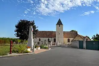 The church and war memorial in Goulet