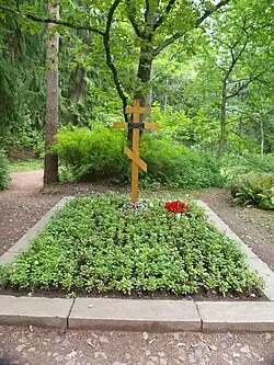 The tomb of Repin at the Penaty Memorial Estate