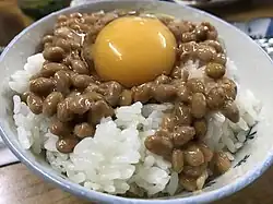 Nattō served on white rice with raw egg