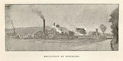 The shaft at the end of its lifespan, c. 1894. The Appolts furnaces have disappeared and the horizontal furnaces can be seen on the right. In the background on the left, the chimney of the Notre-Dame shaft is shown fuming.