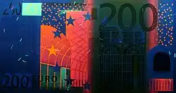 200 euro note under UV light (Obverse)