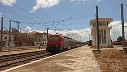 Tracks and platforms at Alfarelos station, in 2017