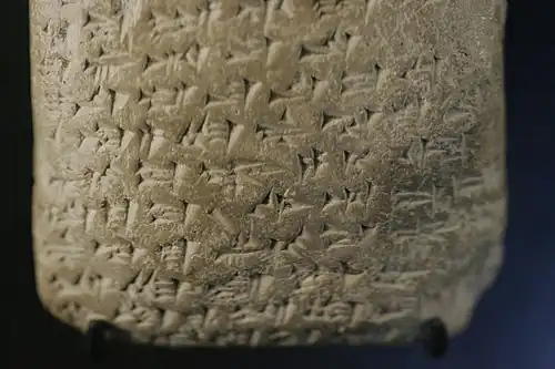 EA 365, Reverse, bottom half. Use of URU in 2nd line from bottom. (damaged or "not-clear" URU sign): "iš-tu URU-iYa-Pu-(ki)", "from City-YaPu-(yours)" (best sign URU), 3rd line shown: "i-na URU-Šu-na-ma-(ki)"