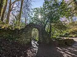 Arch Ruins at Ninesprings Country Park
