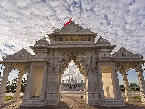 Gateway to the mandir[27]