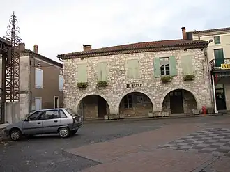 Bourg-de-Visa village hall