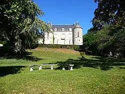 The castle of Châtigny.