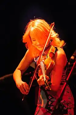 Daisy Jopling performing