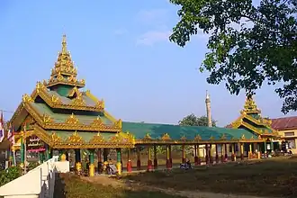 Entrance Walkway to De Pa Yone Pagoda