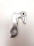 Replaceable derailleur hanger