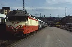 Dr13 no. 2302 seen here at Helsinki railway station on 15 June 1986, is at the head of the 18:02 from Helsinki service to Turku.