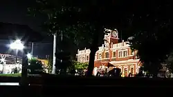 Palacio municipal de noche