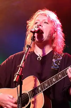 Saliers performing in 2002