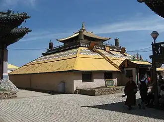 Four-sided, tent-style building