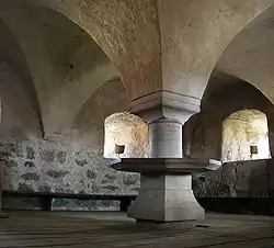 Heavy vaults in lower part