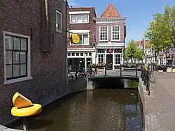 Street view at the Lange Tiendeweg with the cheese shop ('t Kaaswinkeltje) and 't Grendeltje