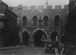 The Bargate from the south c. 1930, flanked by buildings and with tram lines running through the arch