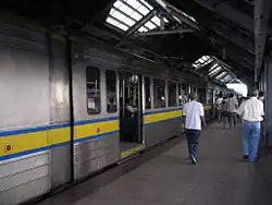 1100 class train at Gil Puyat station in November 2006