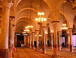Prayer hall, transversal view of the rows of arches and columns