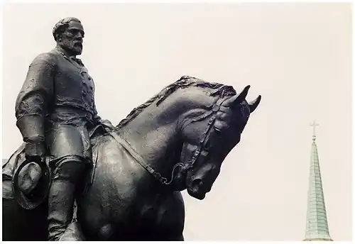 Robert E. Lee (1917–1924, completed by Leo Lentelli), Lee Park, Charlottesville, Virginia, before its removal and destruction.