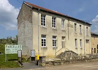 The town hall in Maconcourt