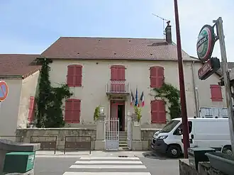 The town hall in Chilly-le-Vignoble