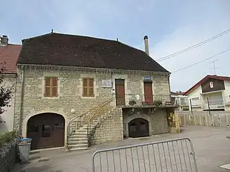 The town hall in Courlans