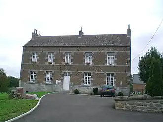 The town hall in Damousies