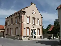 The town hall in Montbré