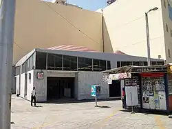 Entrance to the station in the corner of Avenida Chapultepec and Av. Niños Héroes