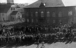 Overview over Austurvöllur and the House of the Althing.