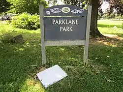 Parklane Park sign