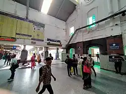 Very easy, short and smooth connection between train and metro station