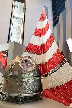 Return capsule and parachute of Shenzhou spacecraft