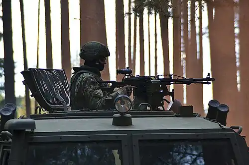 Russian soldier using PKP Pecheneg with Kashtan sight