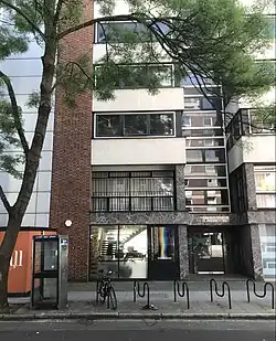 Photograph showing a modernist blcok of residential flats on the former site of the International Anarchist School