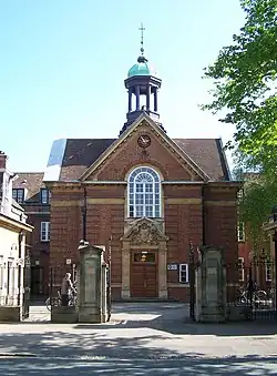 The main entrance of St Hugh's College on St Margaret's Road.