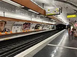 Line 9's platforms at Michel-Ange–Auteuil