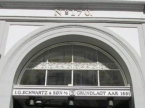 Sværtegade 3: Transom window above the gate