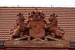 The coat of arms of Szczecin topping its left façade.