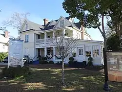 "Three Graces Manor" (1892), 401 Love Ave