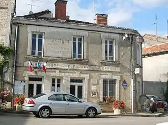 The town hall in Varaignes