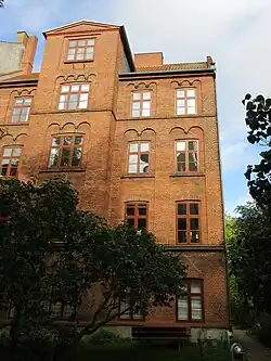 No. 60B. The residential cross wing.