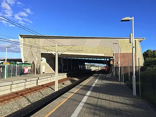Warnbro station platforms