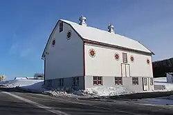 A Pennsylvania Dutch barn with apotropaic symbols ("hex signs") at Werley's Corner (Lehigh County)