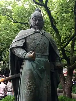 Sculpture of Yue Fei on the temple grounds