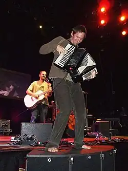 Zach Gill performing with Jack Johnson in Christchurch, 2008