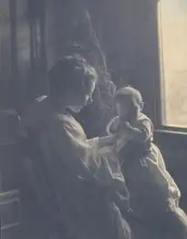 Mother and child (1900)